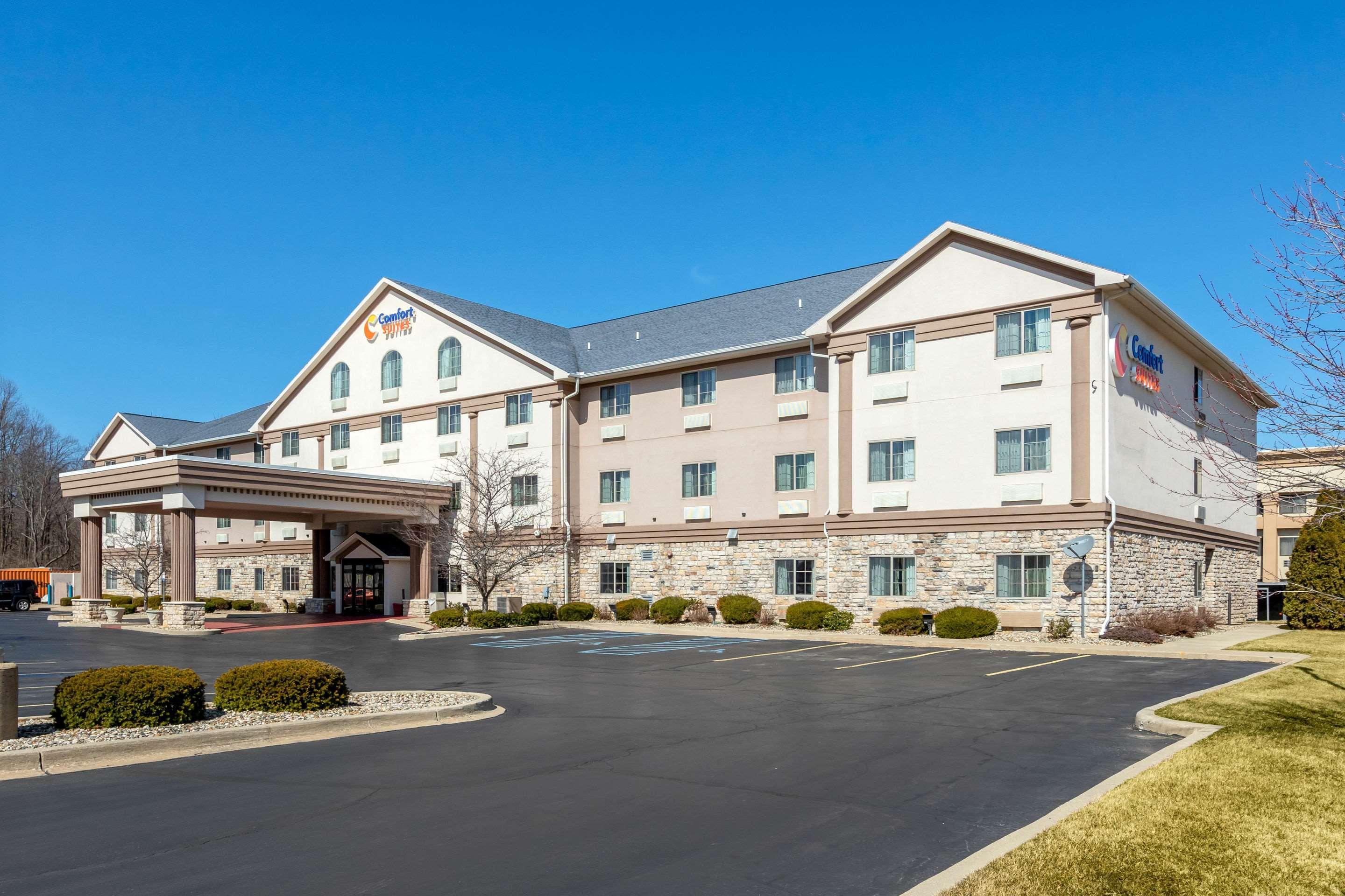 Comfort Suites Stevensville - St Joseph Exterior photo