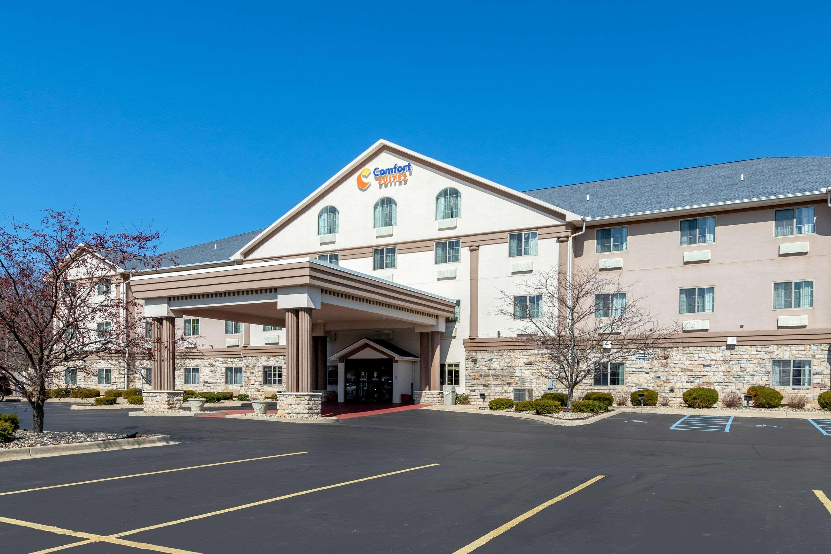 Comfort Suites Stevensville - St Joseph Exterior photo